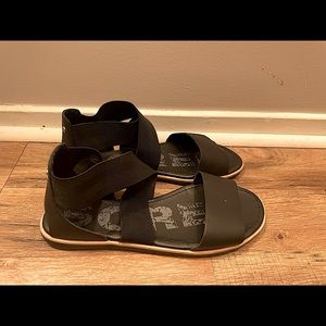 Black 8.5 Sorel Ella Cross Ankle Sandals- Like New!